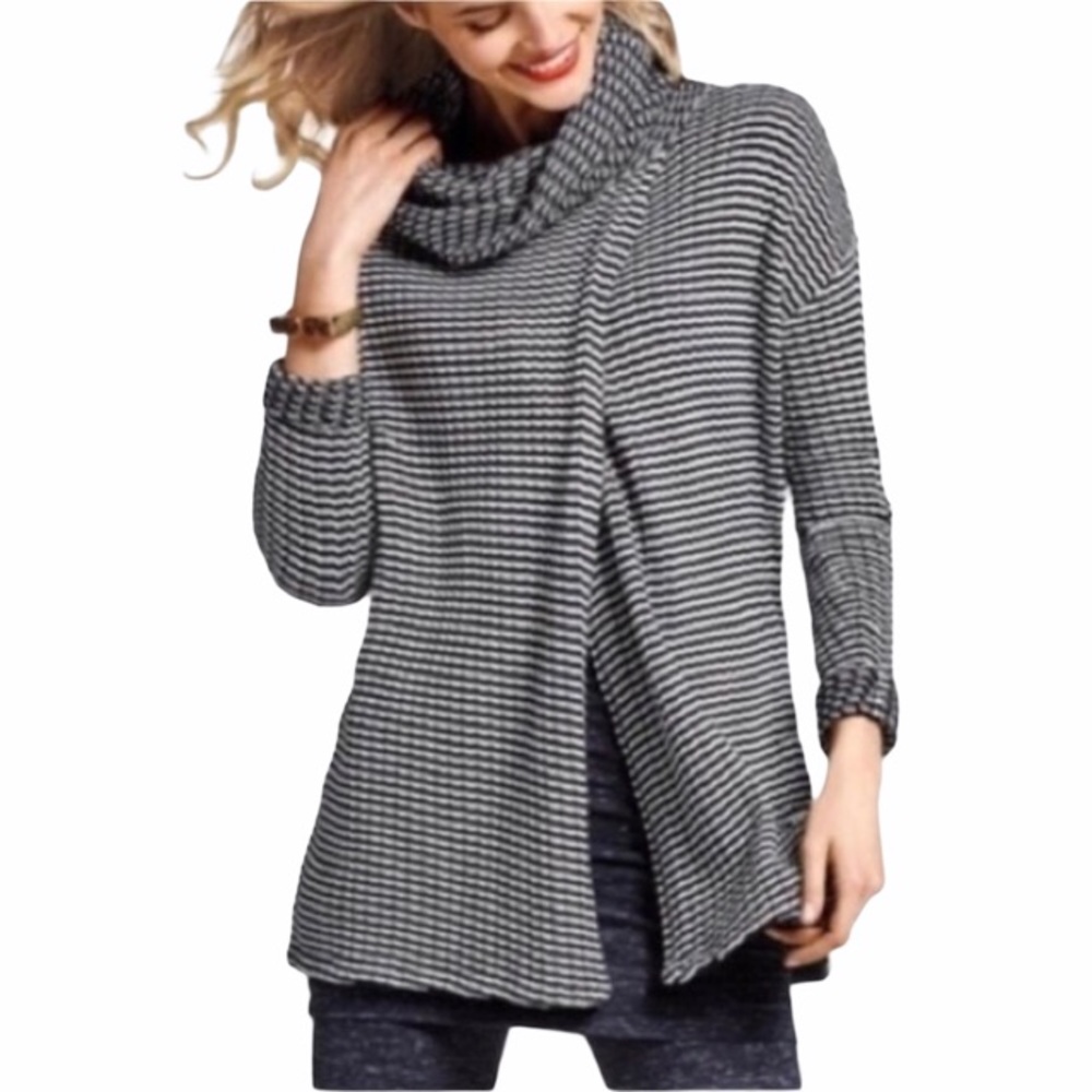 CAbi 3167 Small Fergie Turtleneck Sweater Split